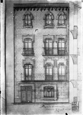 Fotografia: Reproducció d'un dibuix del projecte de reforma de la façana de la casa Blanch, a Tortellà.